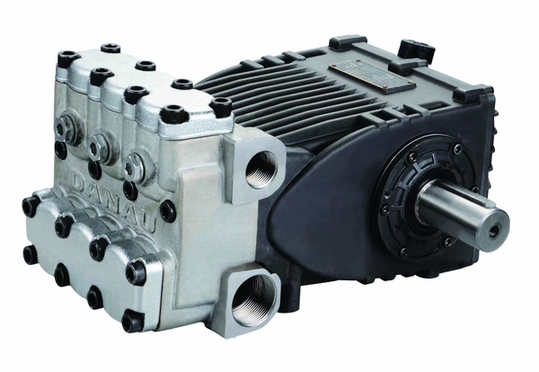 超高压清洗机-液压动力驱动活塞水泵-清水介质